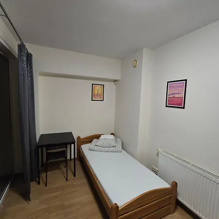 Rooms4rest Skibicka - Private For Tourists ホステル ワルシャワ