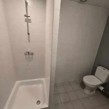 Rooms4rest Skibicka - Private For Tourists - Atr Consulting Sp, Z O,o, 호스텔 *