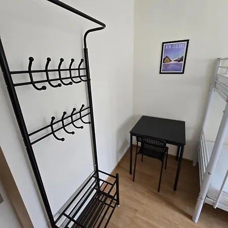 Rooms4rest Skibicka - Private For Tourists - Atr Consulting Sp, Z O,o, 호스텔 바르샤바
