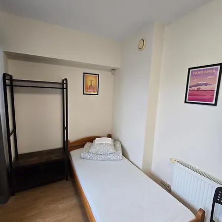 Hostel Rooms4rest Skibicka - Private For Tourists Varşova