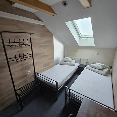 Rooms4rest Skibicka - Private For Tourists Hostel Varşova
